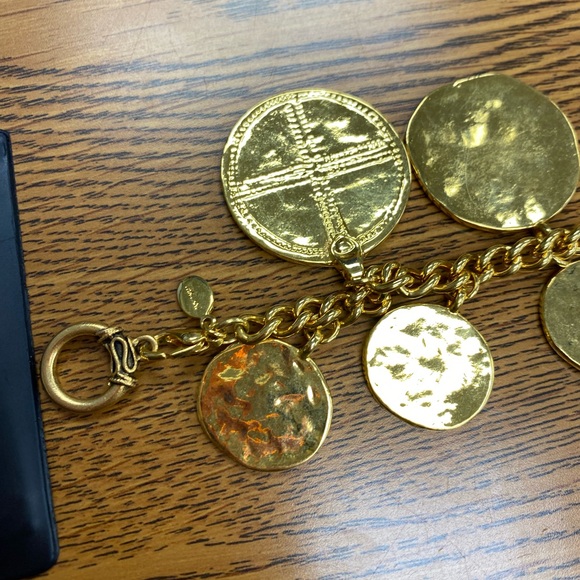 Kenneth Jay Lane Gold Acapulco Bracelet - Picture 12 of 12